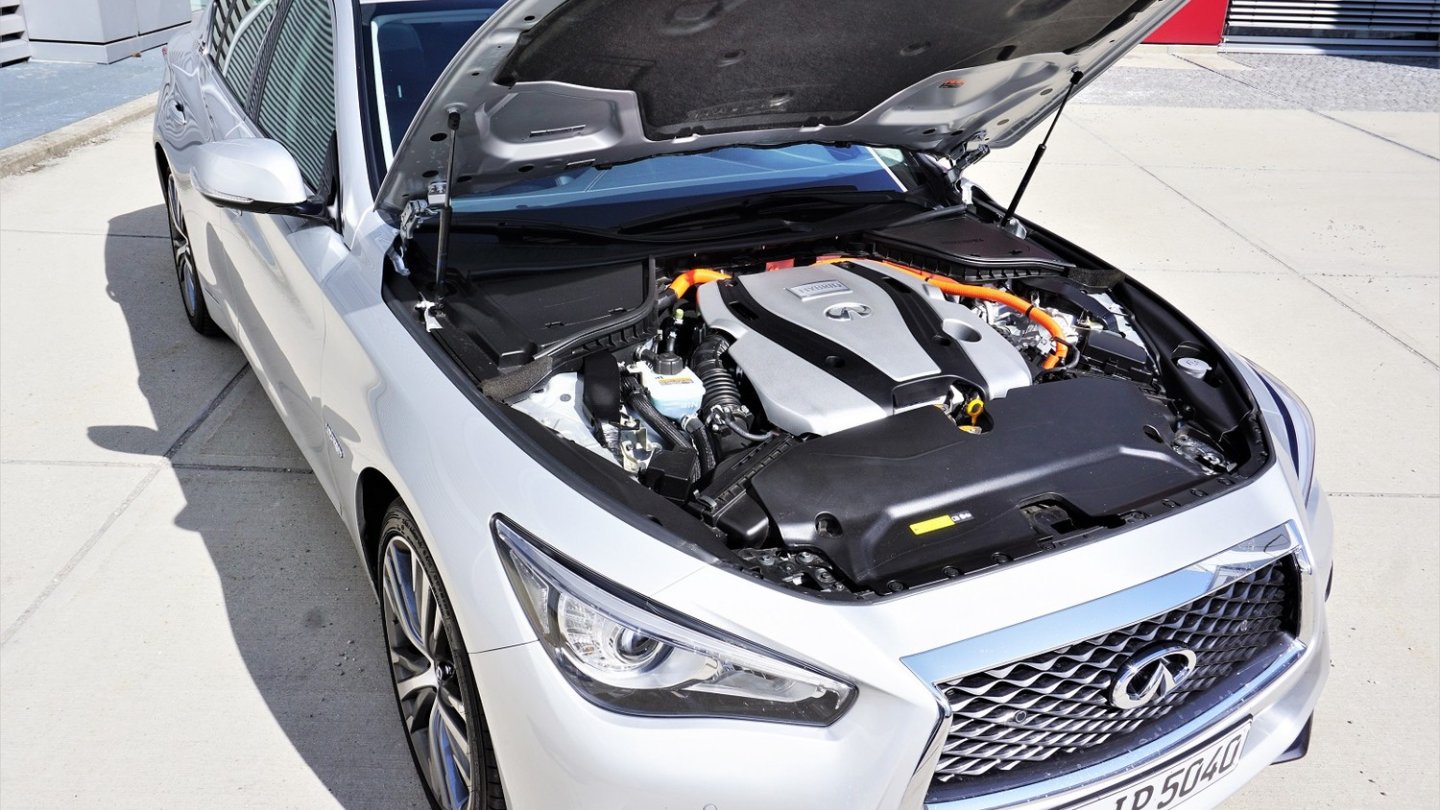 Der Hybrid hat eine Systemleistung von 364 PS. Der Hybrid hat eine Systemleistung von 364 PS.