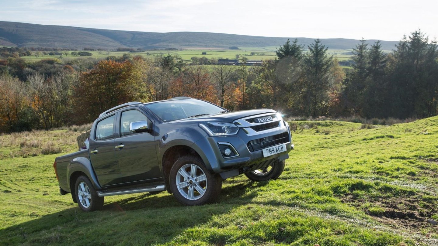Ein wenig neues Plastik und neue Scheinwerfer am Isuzu D-Max. Ein wenig neues Plastik und neue Scheinwerfer am Isuzu D-Max.