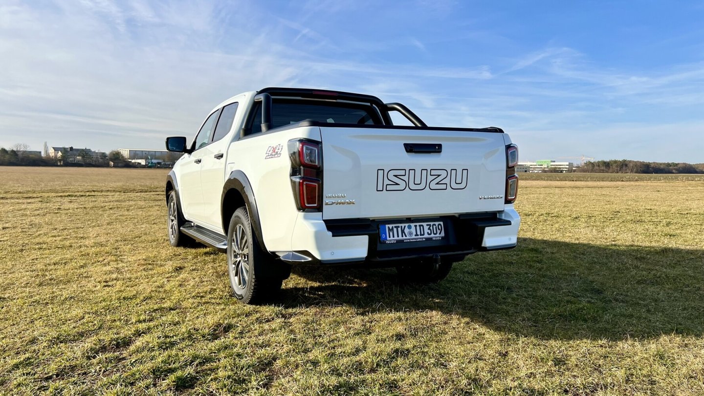 In Deutschland gibt es neben dem D-Max auch einen Isuzu-LKW. In Deutschland gibt es neben dem D-Max auch einen Isuzu-LKW.