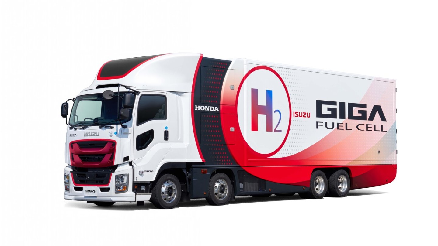 Isuzu zeigt einen Lkw mit Brennstoffzellen-Technologie. Isuzu zeigt einen Lkw mit Brennstoffzellen-Technologie.