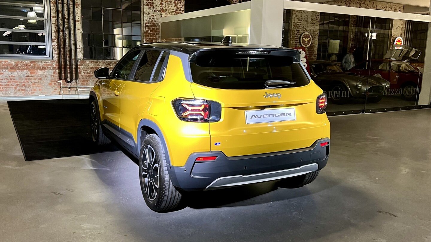 Zum Start gibt es den Jeep Avenge als Sondermodell. Die Auslieferungen starten im April 2023. Zum Start gibt es den Jeep Avenge als Sondermodell. Die Auslieferungen starten im April 2023.
