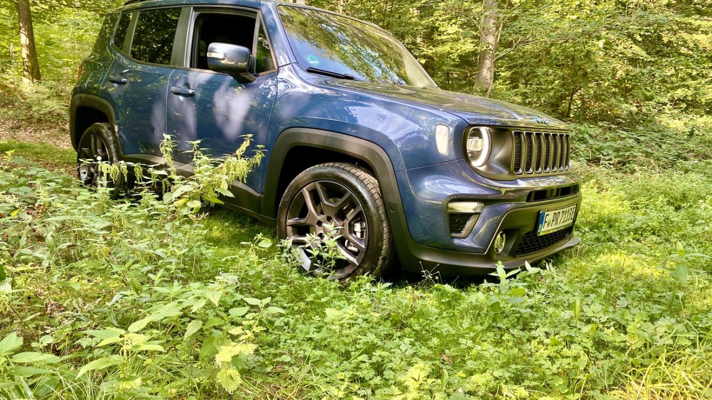 Die Farbe des Testwagens heißt Blue Shade. Die Farbe des Testwagens heißt Blue Shade.