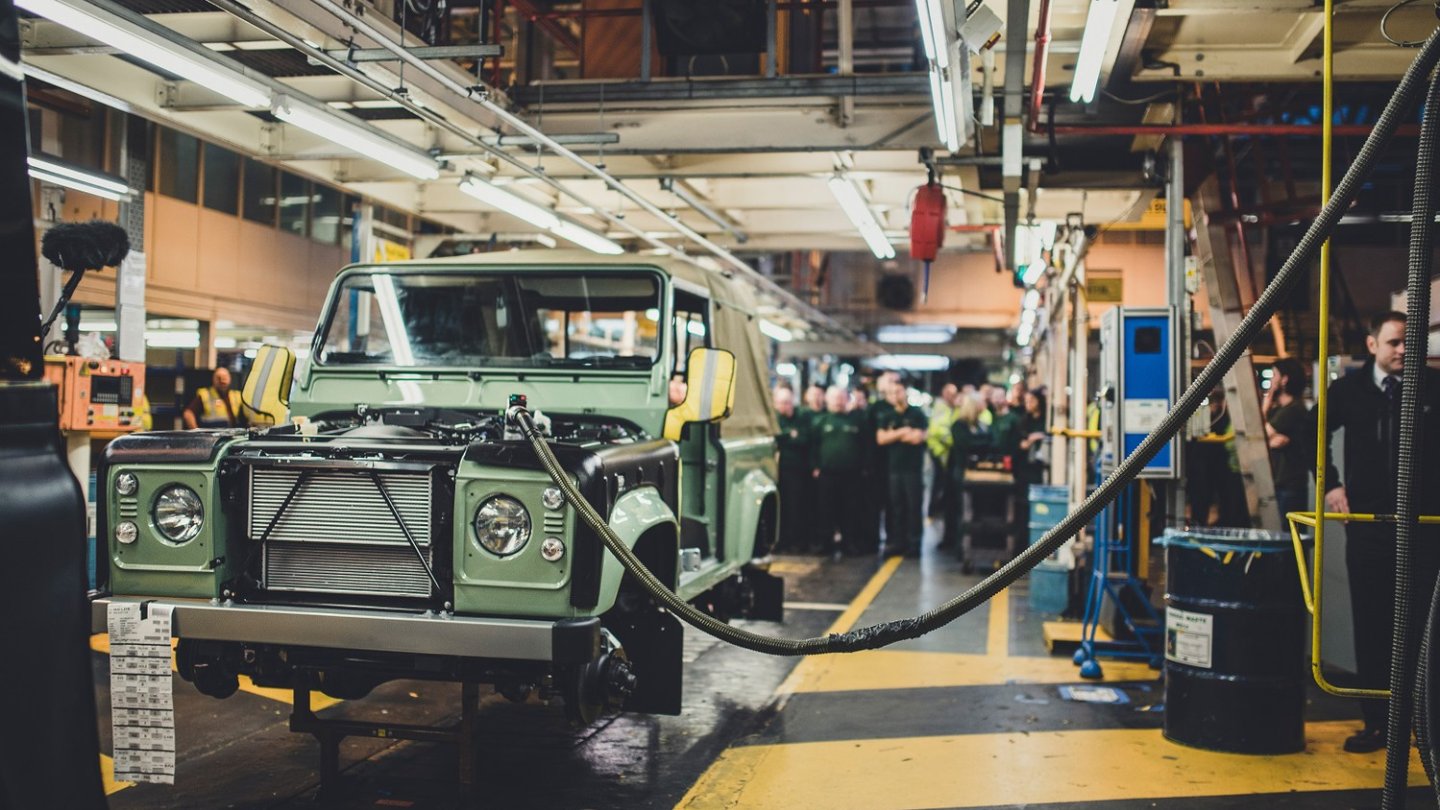 Abschied für immer: Anfang 2016 endete die Produktion des Land Rover Defender. Abschied für immer: Anfang 2016 endete die Produktion des Land Rover Defender.