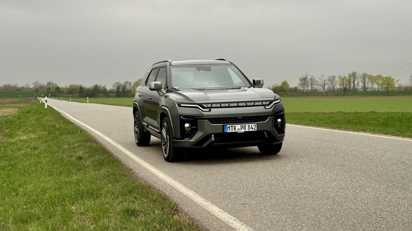 Der Hybridantrieb im KGM Actyon nutzt unterschiedliche Arbeitsweisen für effizienten Vortrieb.