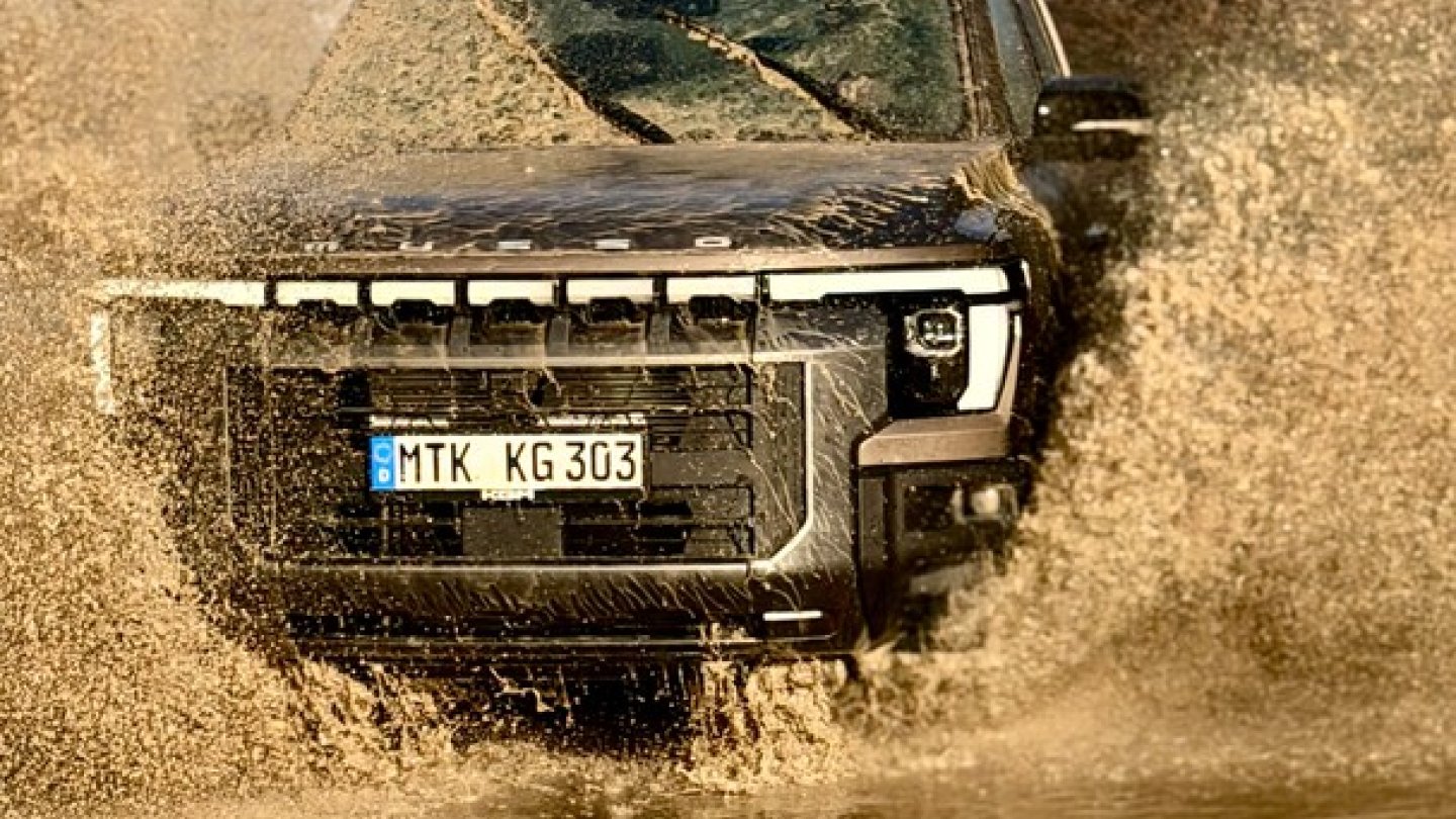 Die Bodenfreiheit wurde vergrößert, es bleibt beim zuschaltbaren Allradantrieb.