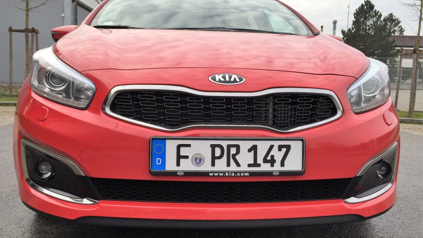 Der cee'd steht stilprägend für das aktuelle Kia-Design mit dem Tigernose-Kühlergrill. Der cee'd steht stilprägend für das aktuelle Kia-Design mit dem Tigernose-Kühlergrill.