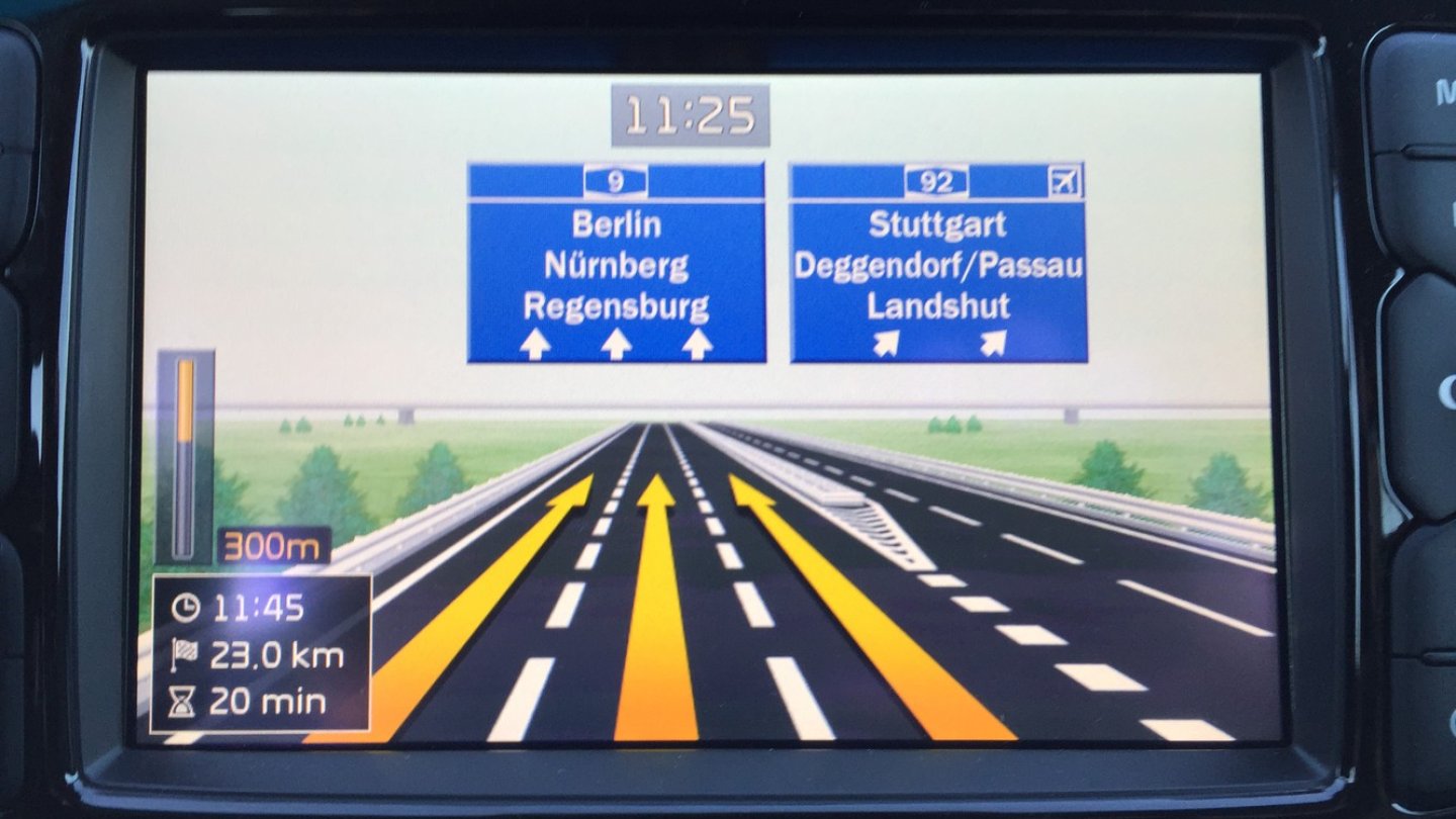 Das Navidisplay hat eine hohe Auflösung und eine gute Darstellung von Details. Das Navidisplay hat eine hohe Auflösung und eine gute Darstellung von Details.