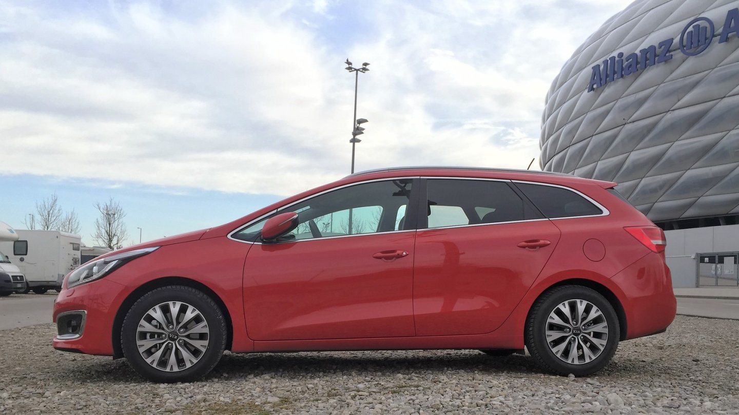 Der Kia cee'd gefällt mir einem ruhigen und in sich stimmigen Design. Der Kia cee'd gefällt mir einem ruhigen und in sich stimmigen Design.