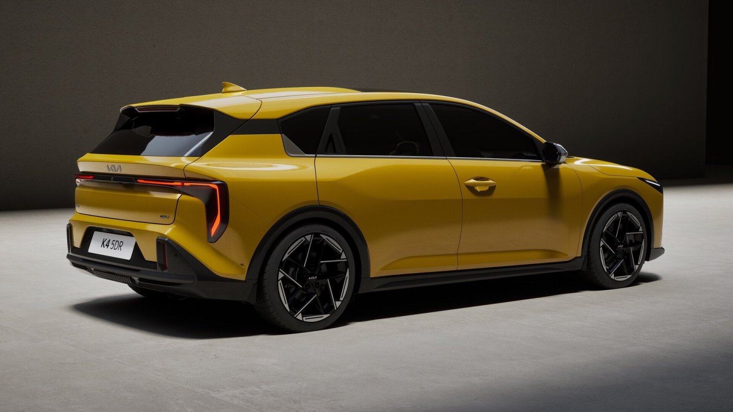 Der Kia K4 ist 4,44 Meter lang und damit der Kompaktklasse schon fast entwachsen. Der Kia K4 ist 4,44 Meter lang und damit der Kompaktklasse schon fast entwachsen.