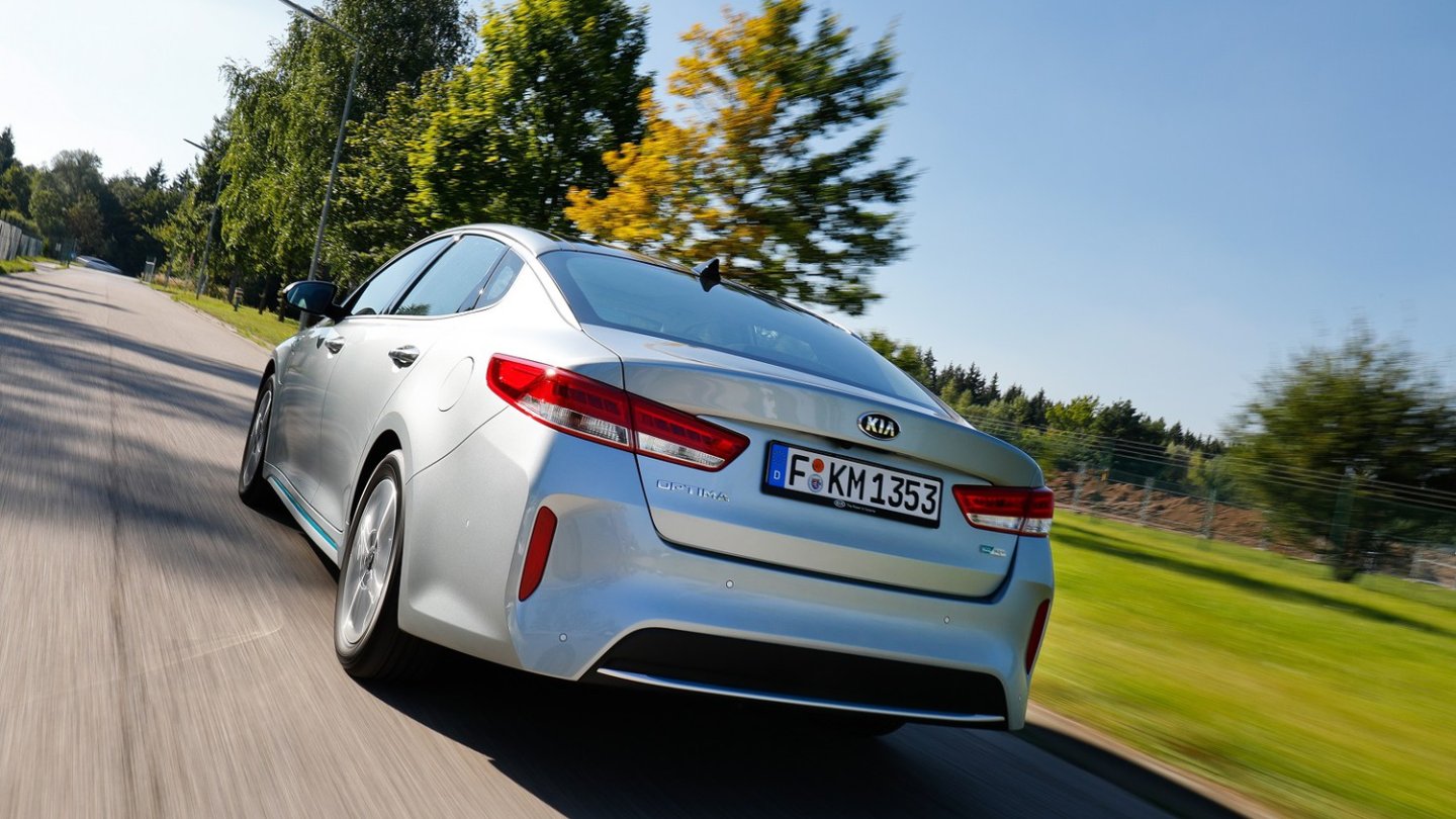Wer nicht auf den Sportswagon warten will oder muss, kann die Plug-in Hybrid Limousine ab Ende September kaufen. Wer nicht auf den Sportswagon warten will oder muss, kann die Plug-in Hybrid Limousine ab Ende September kaufen.