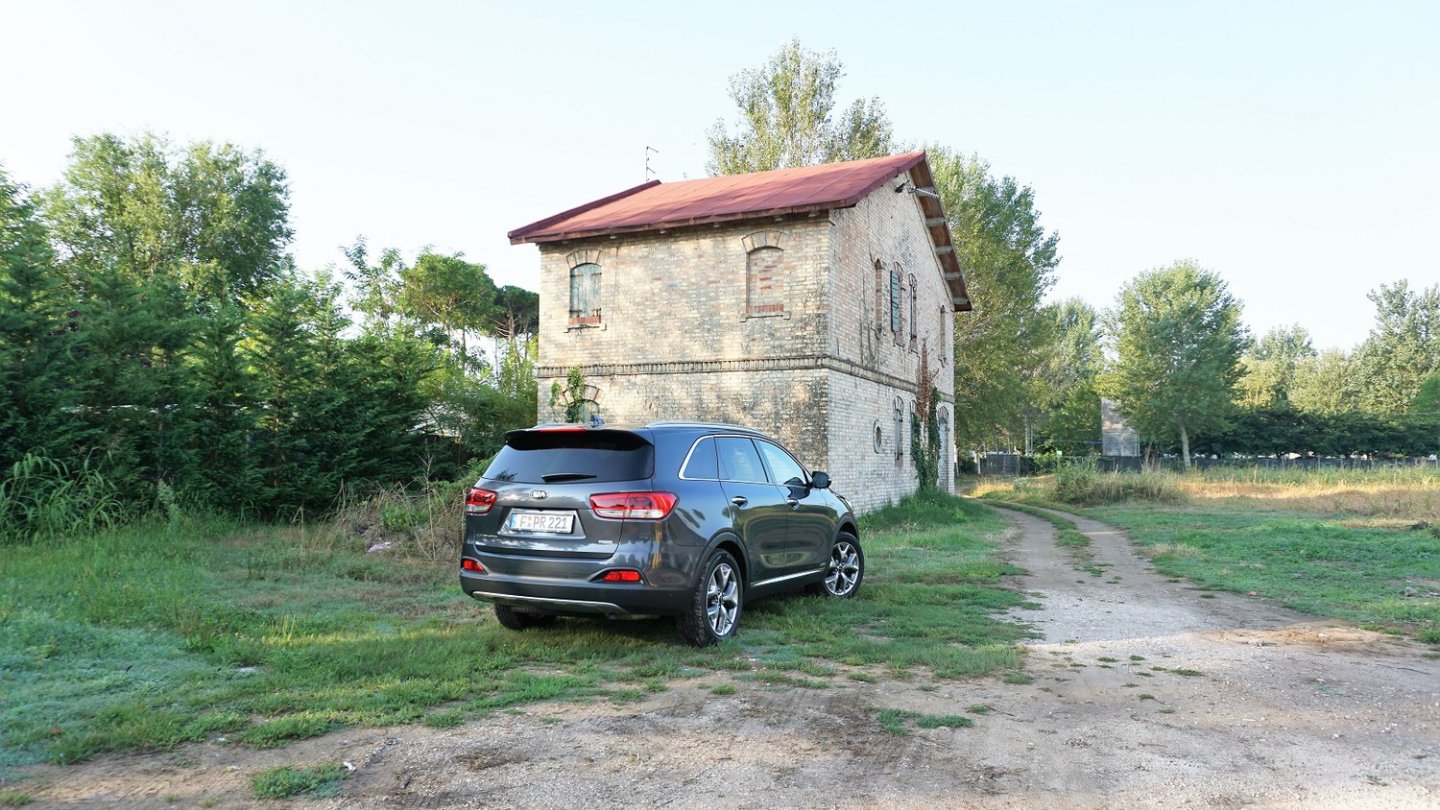 Koreaner auf großer Fahrt: Der Sorento entpuppt sich als angenehmer Reisewagen. Koreaner auf großer Fahrt: Der Sorento entpuppt sich als angenehmer Reisewagen.