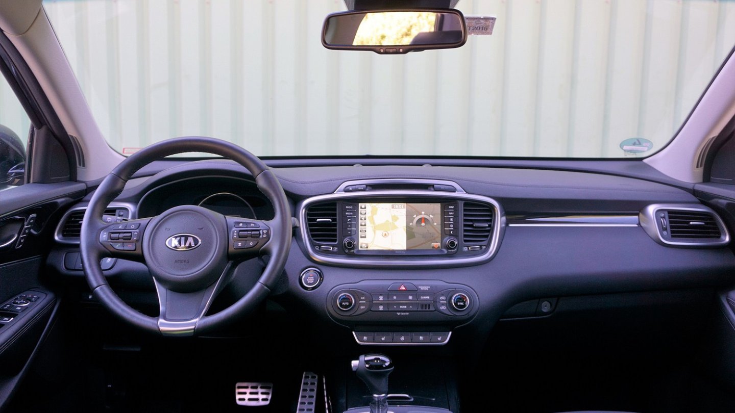 Das Cockpit ist top verarbeitet. Die Materialen halten Respektabstand zu Premium-Konkurrenten. Das Cockpit ist top verarbeitet. Die Materialen halten Respektabstand zu Premium-Konkurrenten.
