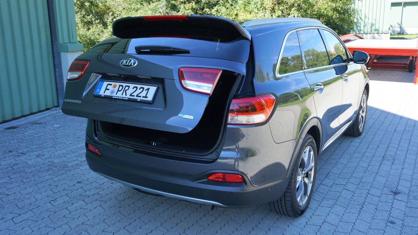 Der Sorento Plantinum Edition hat serienmäßig eine elektrische Heckklappe. Der Sorento Plantinum Edition hat serienmäßig eine elektrische Heckklappe.