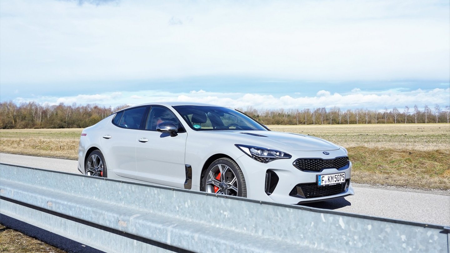 Der lockt dich auf die Straße. Der Kia Stinger GT sorgt für Fahrspaß. Der lockt dich auf die Straße. Der Kia Stinger GT sorgt für Fahrspaß.
