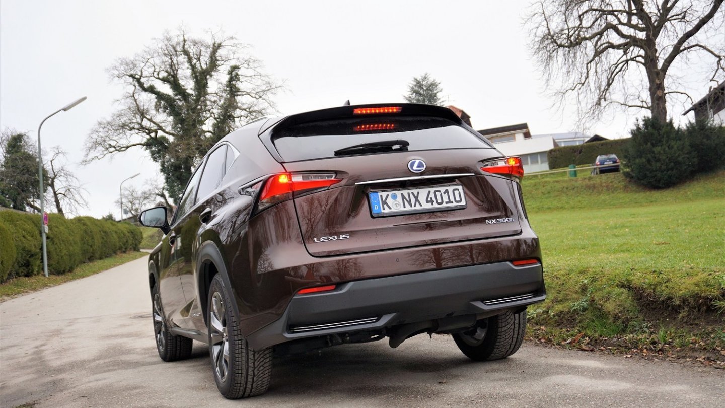 Schickes Heck, andere Hersteller würden sich extra der SUV-Coupé Vokabel bedienen. Schickes Heck, andere Hersteller würden sich extra der SUV-Coupé Vokabel bedienen.