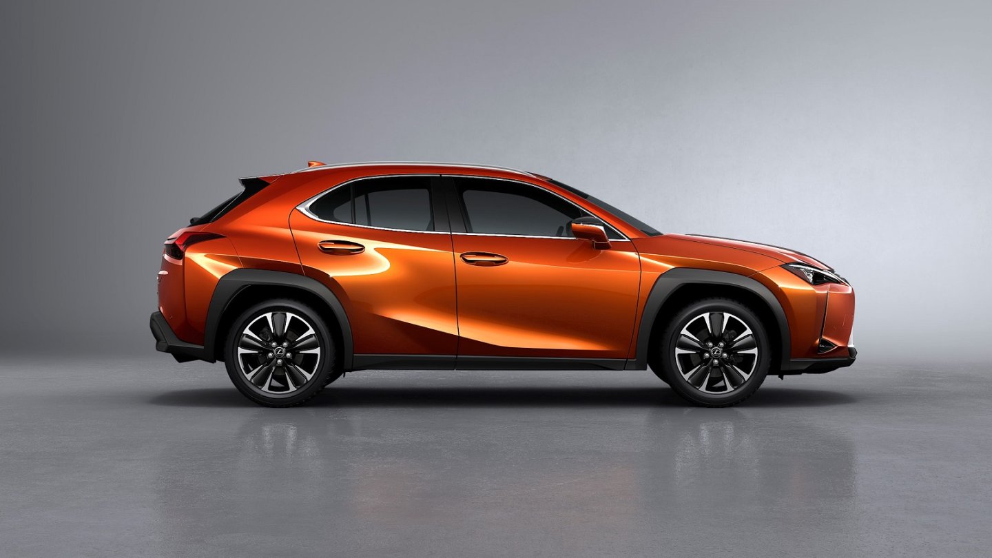 Lexus UX Premiere