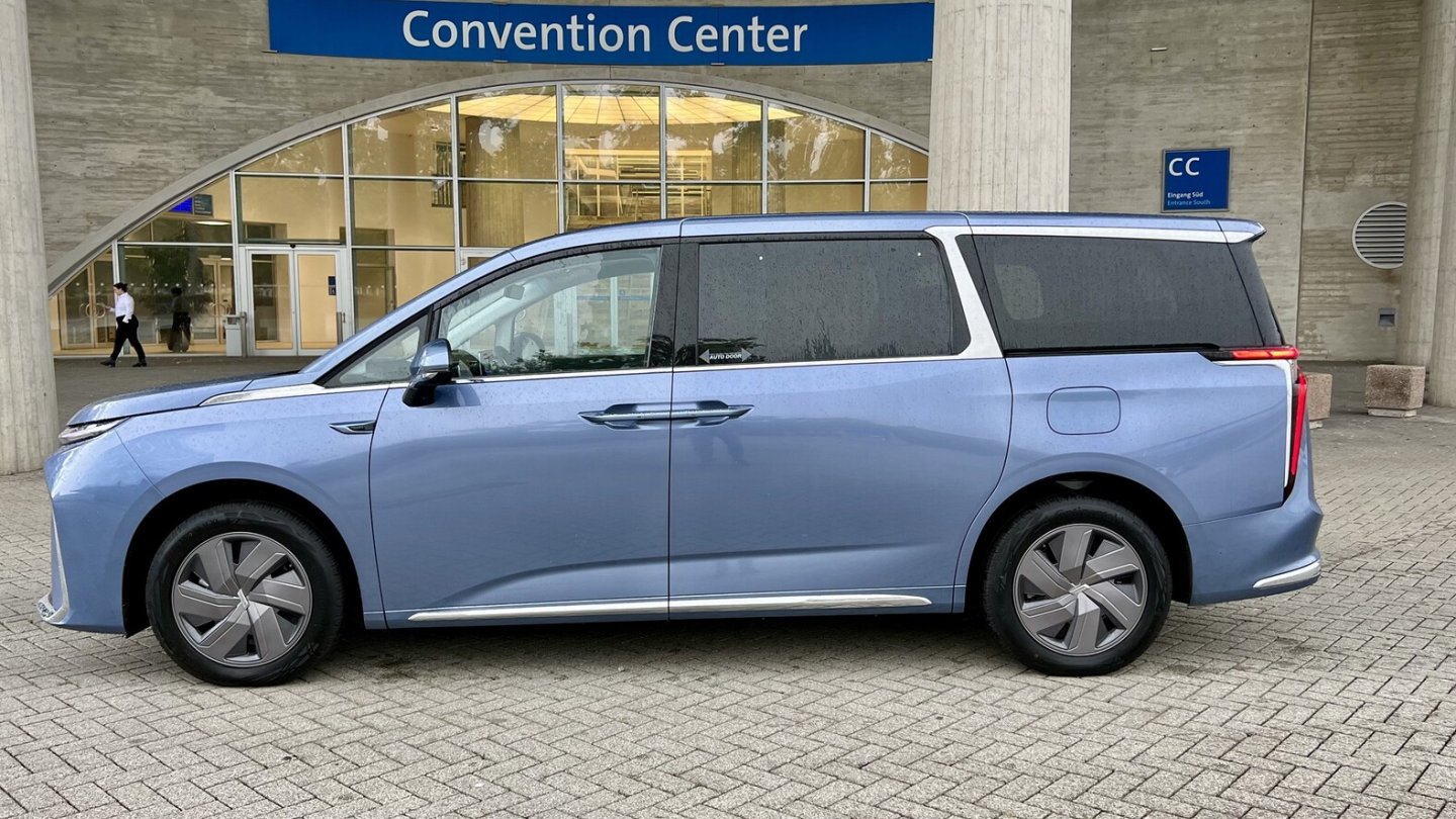 Vor allem als Business-Shuttle soll der luxuriöse Van punkten. Vor allem als Business-Shuttle soll der luxuriöse Van punkten.