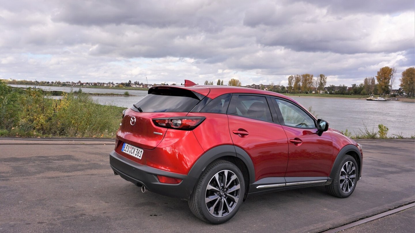 Der Mazda CX-3 ist 4,28 Meter lang. Der Mazda CX-3 ist 4,28 Meter lang.