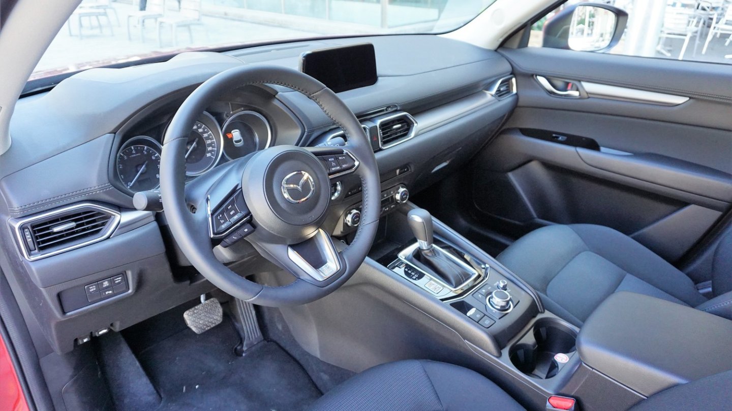 Schöne, aber nicht übertriebene Materialien im neuen Cockpit. Schöne, aber nicht übertriebene Materialien im neuen Cockpit.
