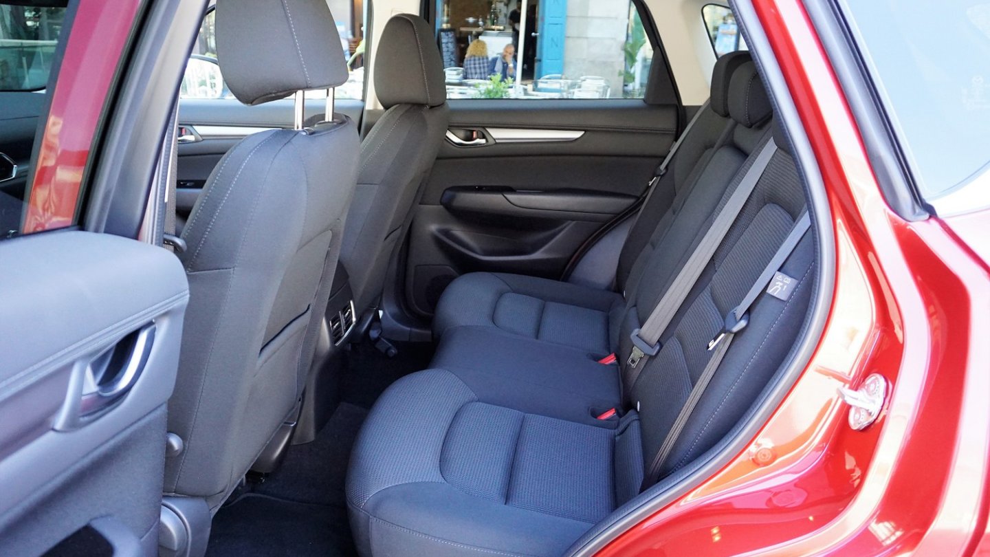 Viel Platz auch im Fond: der Mazda CX-5 passt prima als Familienauto. Viel Platz auch im Fond: der Mazda CX-5 passt prima als Familienauto.