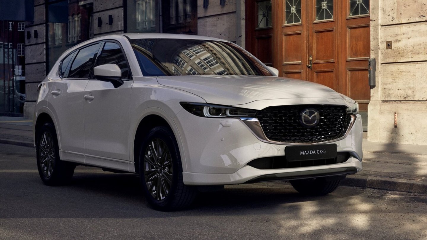 Den Mazda CX-5 gibt es auch weiterhin als Diesel und Benziner. Den Mazda CX-5 gibt es auch weiterhin als Diesel und Benziner.