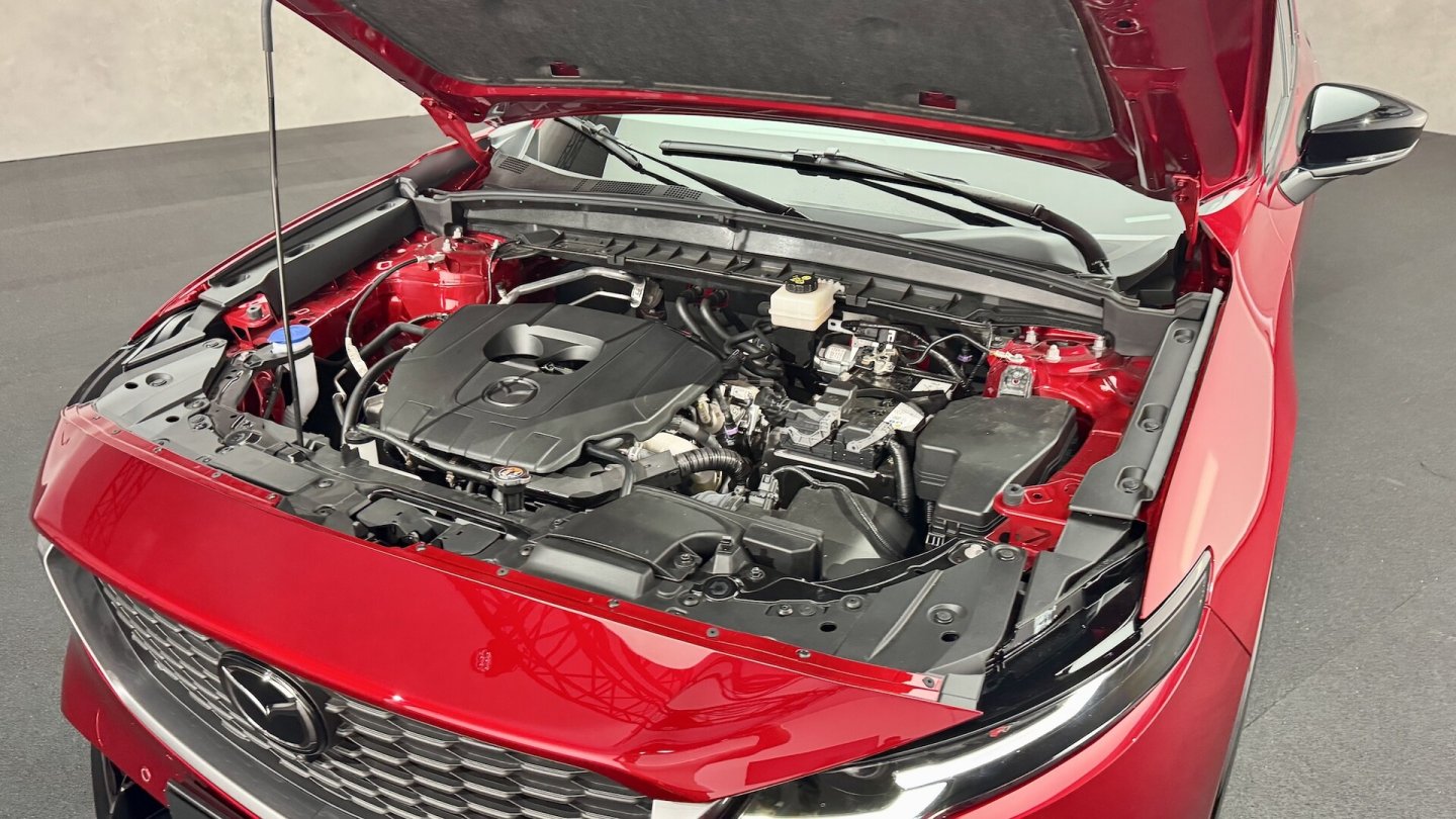 Einziger Motor zum Marktstart des CX-5 ist ein 2,5 Liter großer Vierzylinder-Benziner mit 141 PS.
