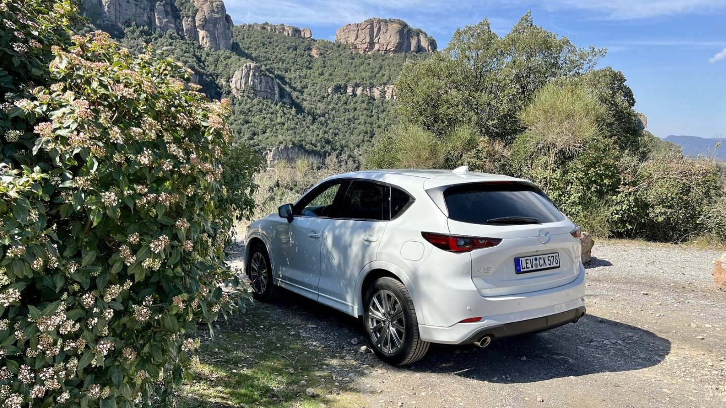 Die Farbe Rhodium White ist für den CX-5 neu im Programm. Die Farbe Rhodium White ist für den CX-5 neu im Programm.