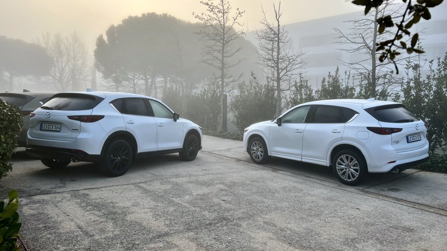 CX-5 Homura und Takumi im Morgennebel. CX-5 Homura und Takumi im Morgennebel.