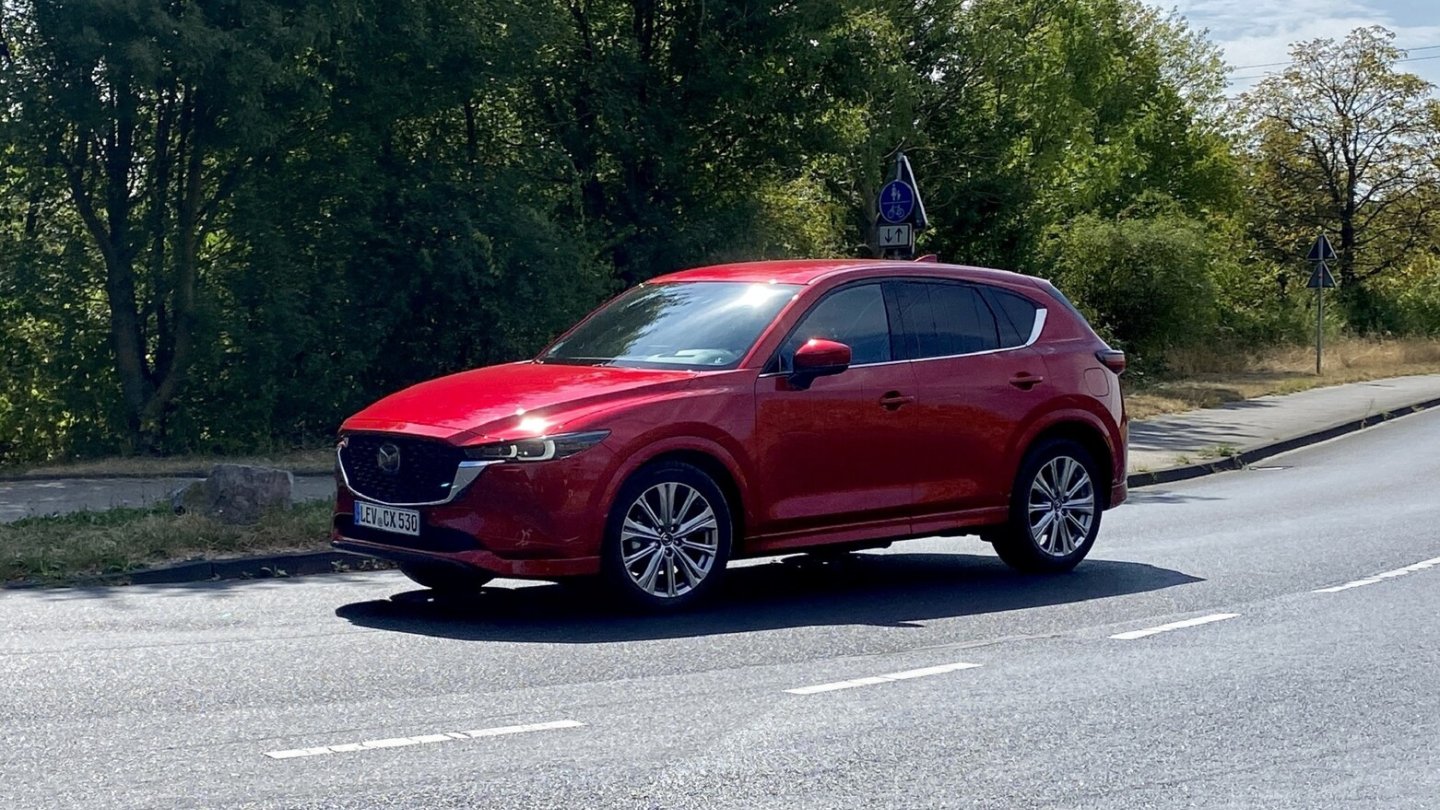 Der Mazda CX-5 bietet ein ausgewogenes Fahrverhalten. Der Mazda CX-5 bietet ein ausgewogenes Fahrverhalten.