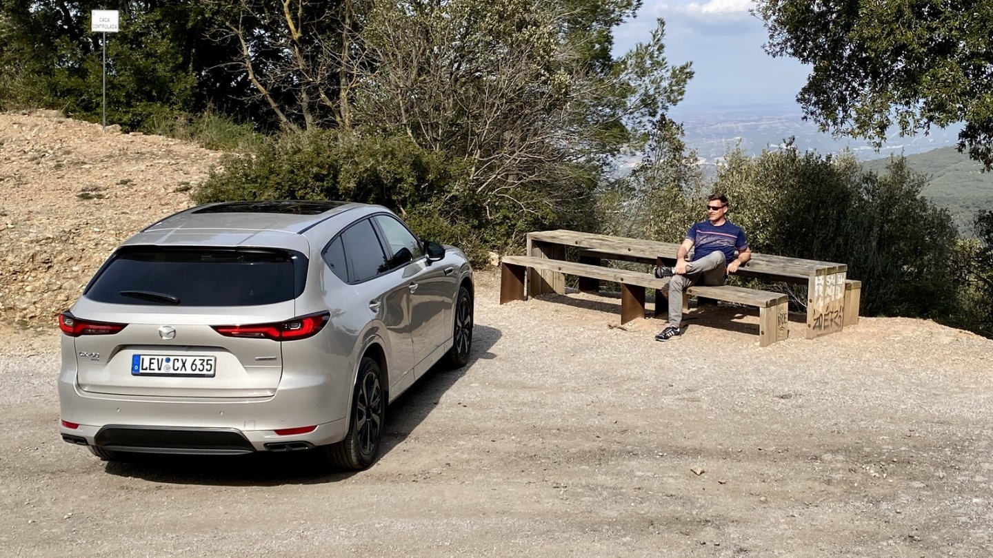 Der große Dieselmotor passt besser zum Mazda CX-60 als der Plug-in Hybrid. Der große Dieselmotor passt besser zum Mazda CX-60 als der Plug-in Hybrid.