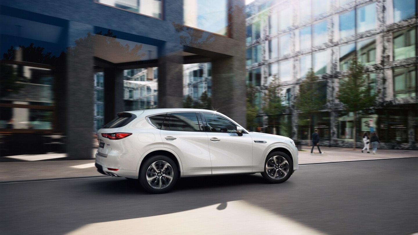 Zum Marktstart gibt es den Mazda CX-60 nur als Plug-in Hybrid. Zum Marktstart gibt es den Mazda CX-60 nur als Plug-in Hybrid.