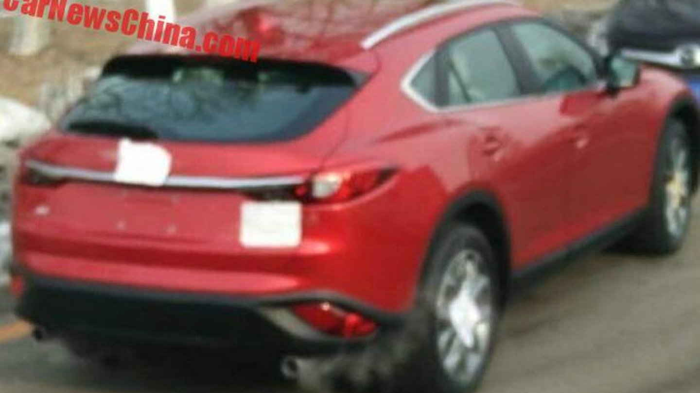 Dachverlauf und Heck des CX-4 erinnern stark an den kompakten Mazda3. Dachverlauf und Heck des CX-4 erinnern stark an den kompakten Mazda3.