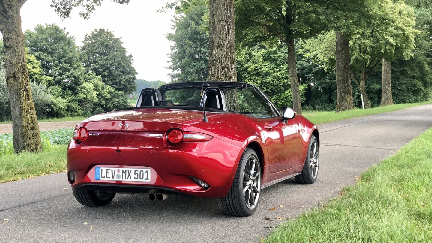 Der Mazda MX-5 ist nut 3,92 Meter lang. Der Mazda MX-5 ist nut 3,92 Meter lang.