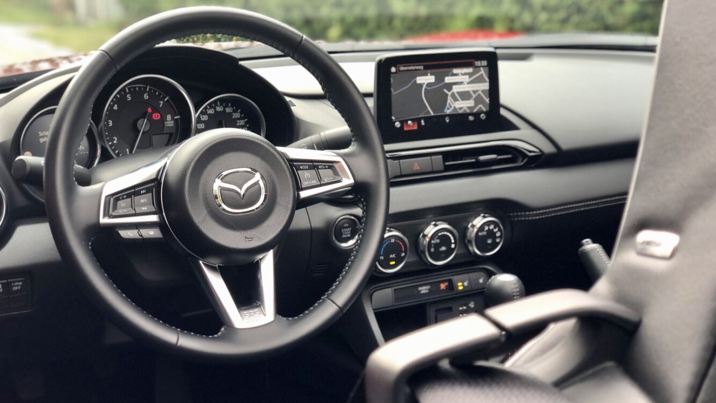Das Cockpit im Spagat zwischen Moderne und Klassik. Das Cockpit im Spagat zwischen Moderne und Klassik.