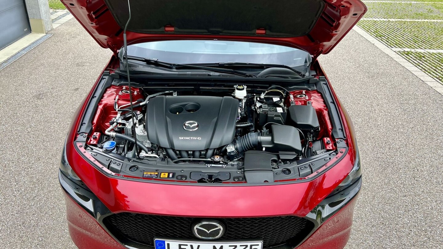Auch die Zweiliter-Benziner mit 122 und 150 PS sind künftig für den Mazda3 Fastback zu haben. Auch die Zweiliter-Benziner mit 122 und 150 PS sind künftig für den Mazda3 Fastback zu haben.