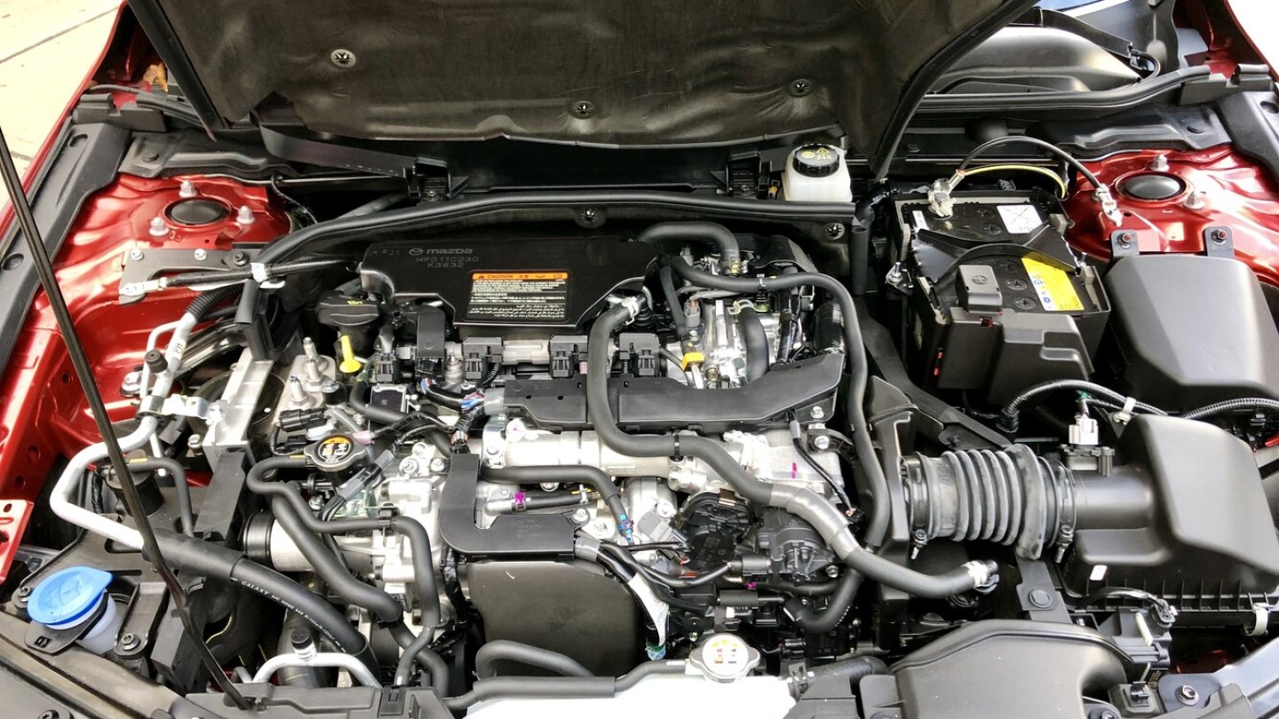 Der neue Motor ohne Kunststoffabdeckung. Der neue Motor ohne Kunststoffabdeckung.