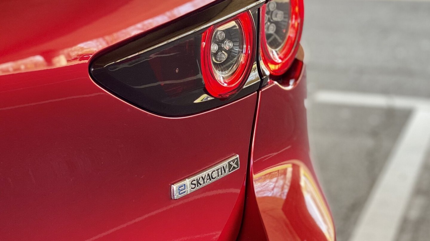 Der Skyactiv X - Motor wurde überarbeitet. Der Skyactiv X - Motor wurde überarbeitet.