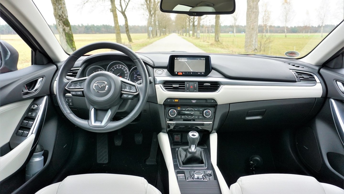 Das Cockpit des MAzda6 ist der Schaltzentrale des BMW 3er nicht unähnlich. Das Cockpit des MAzda6 ist der Schaltzentrale des BMW 3er nicht unähnlich.