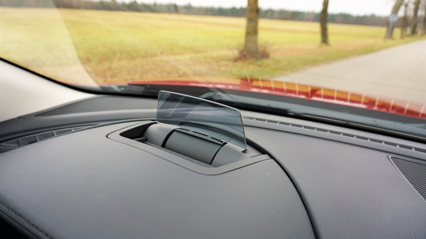 Das Head-up Display entspricht nicht mehr dem neuesten Stand der Technik. Das Head-up Display entspricht nicht mehr dem neuesten Stand der Technik.