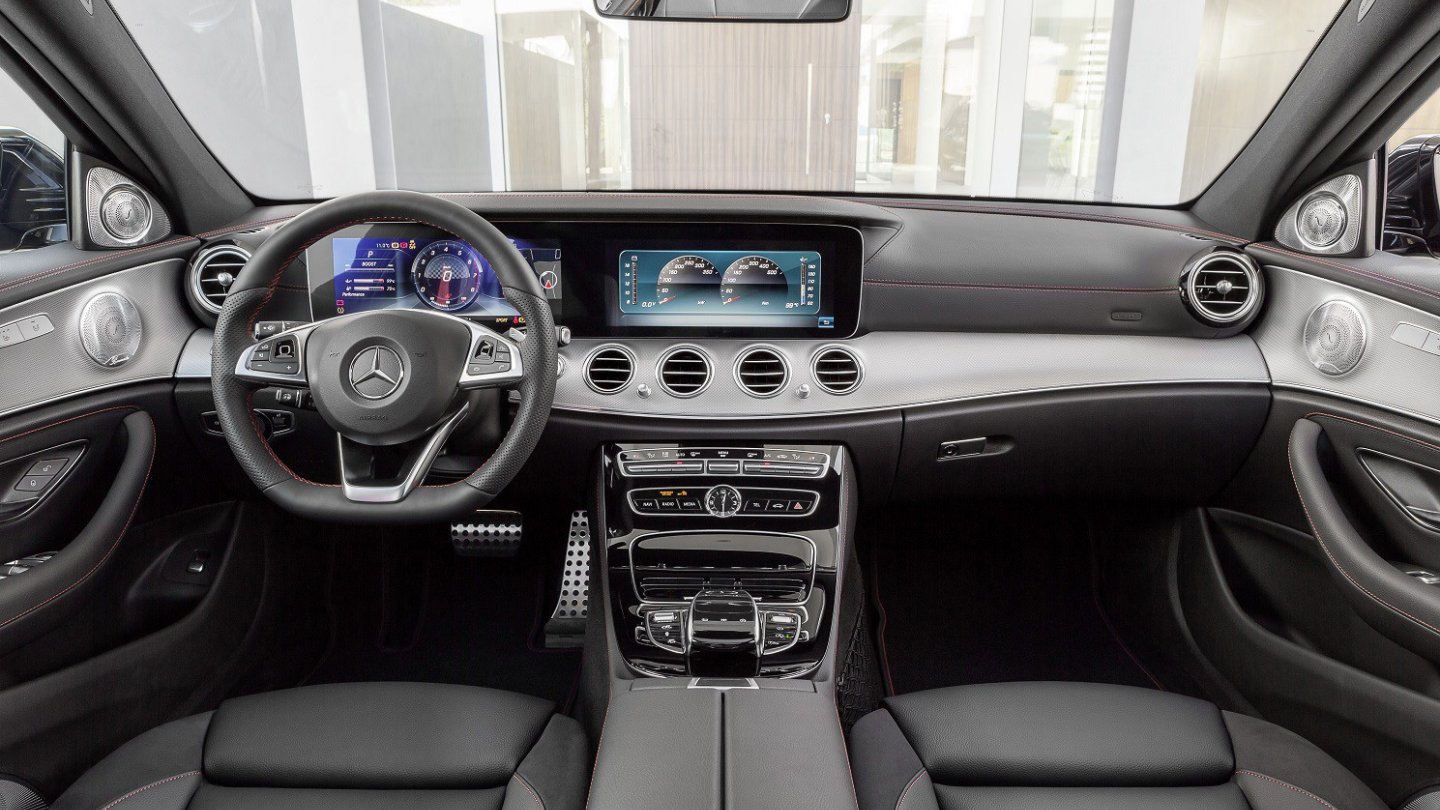 Auch im AMG gibt's die Kinoleinwand. Ach nein, das ist das digitale Cockpit. Auch im AMG gibt's die Kinoleinwand. Ach nein, das ist das digitale Cockpit.