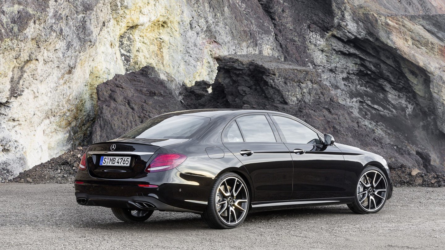Dezente E-Klasse, auch als kleiner AMG. Der E63 wird böser aussehen. Dezente E-Klasse, auch als kleiner AMG. Der E63 wird böser aussehen.