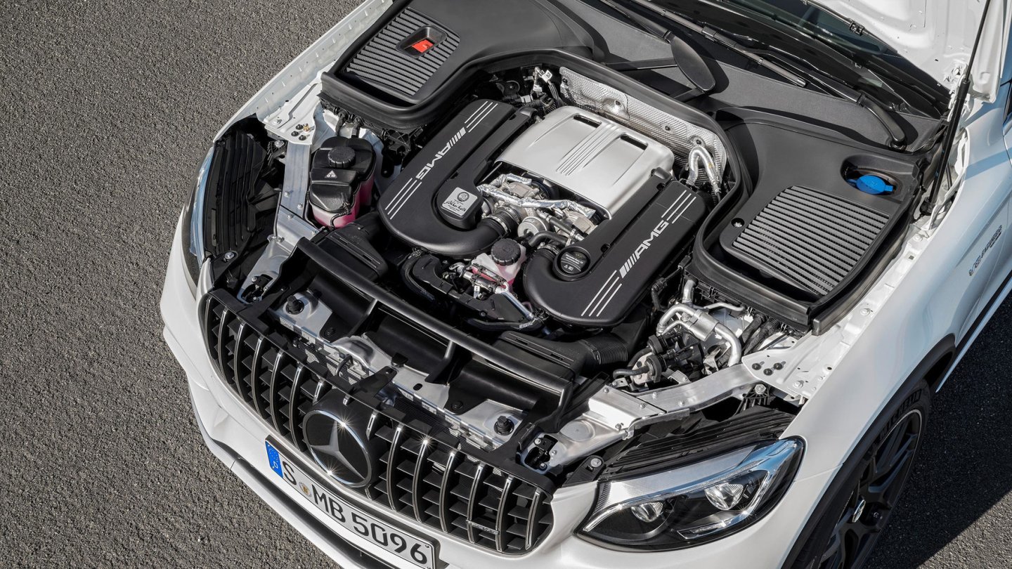 AMGs Standardmedizin gegen Antriebslosigkeit: der 4,0 V8 Biturbo. AMGs Standardmedizin gegen Antriebslosigkeit: der 4,0 V8 Biturbo.
