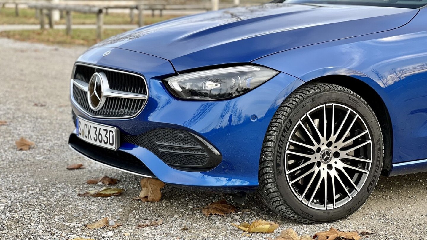 Die 18-Zoll-Felgen unterstreichen mit den adaptiven Dämpfern ein hohes Komfortniveau. Die 18-Zoll-Felgen unterstreichen mit den adaptiven Dämpfern ein hohes Komfortniveau.
