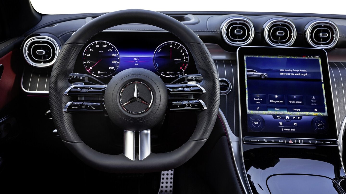 Das Cockpit-Design ist aus der C-Klasse bekannt. Das Cockpit-Design ist aus der C-Klasse bekannt.