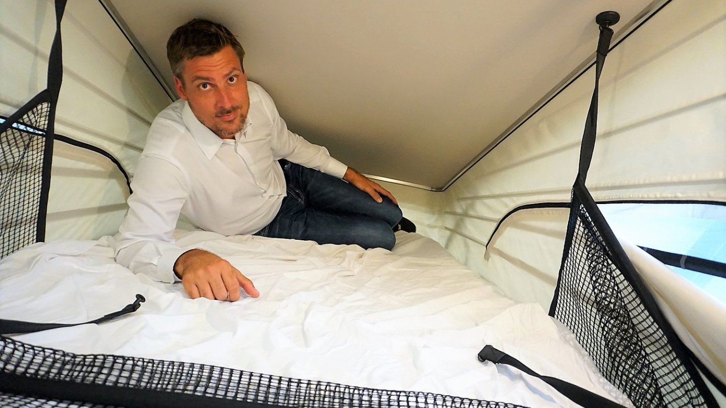 Im Hubbett schläft es sich äußerst bequem. Nur zu zwei wird es kuschelig. Foto: Andreas Hof Im Hubbett schläft es sich äußerst bequem. Nur zu zwei wird es kuschelig. Foto: Andreas Hof