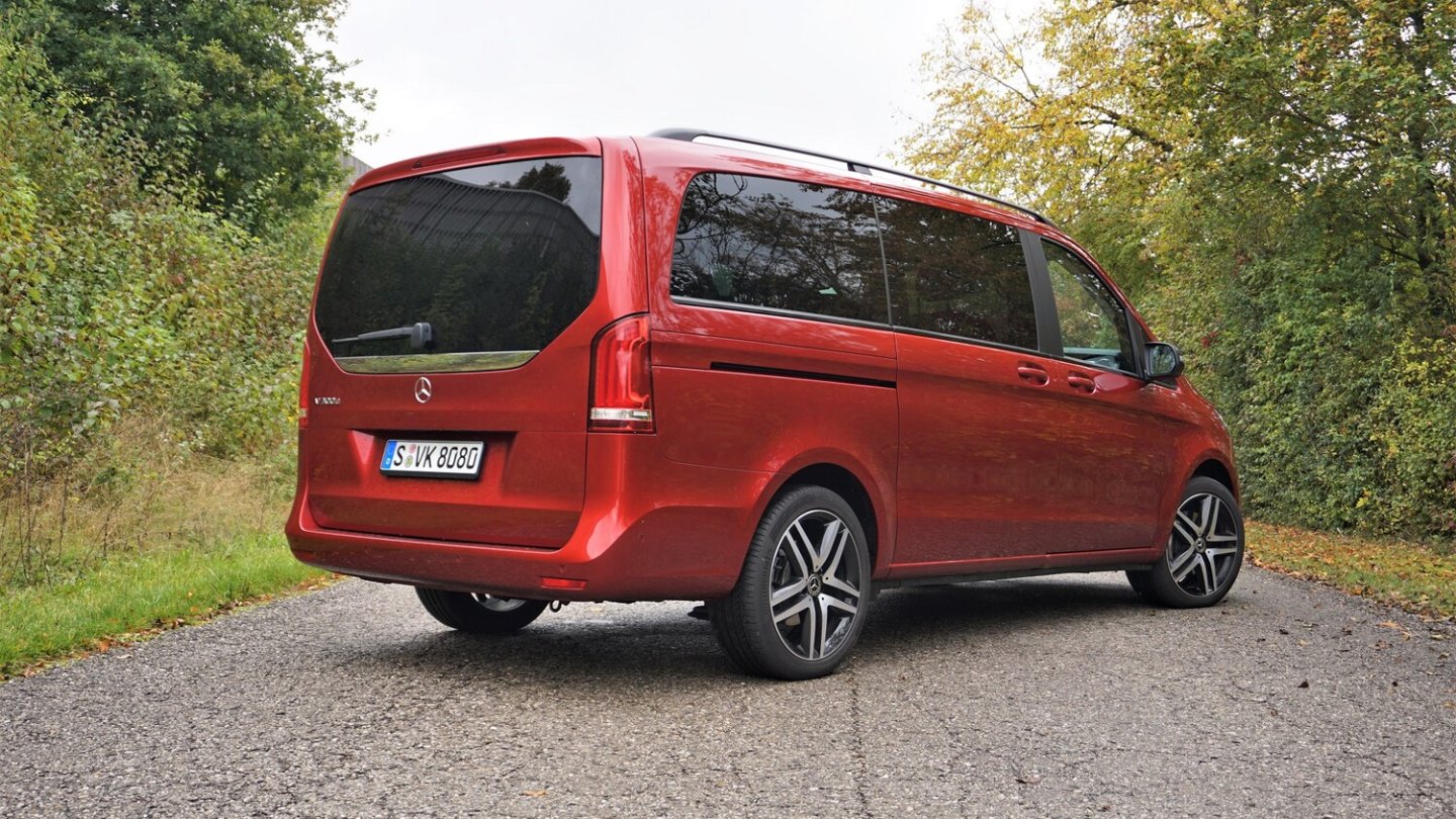 Der Testwagen trägt die Farbe Hyanzithrot-Metallic. Der Testwagen trägt die Farbe Hyanzithrot-Metallic.