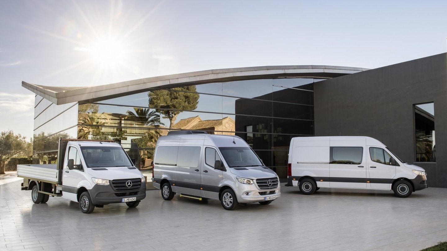 Das Sprinter-Design wurde von Mercedes-Benz sanft weiterentwickelt. Das Sprinter-Design wurde von Mercedes-Benz sanft weiterentwickelt.