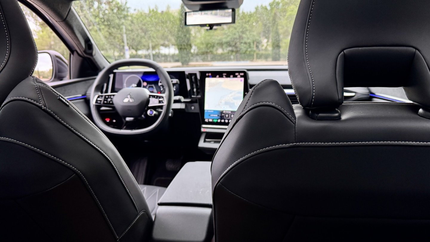 Vom Scenic übernimmt der Mitsubishi Eclipse Cross die Infotainment-Ausstattung. Vom Scenic übernimmt der Mitsubishi Eclipse Cross die Infotainment-Ausstattung.