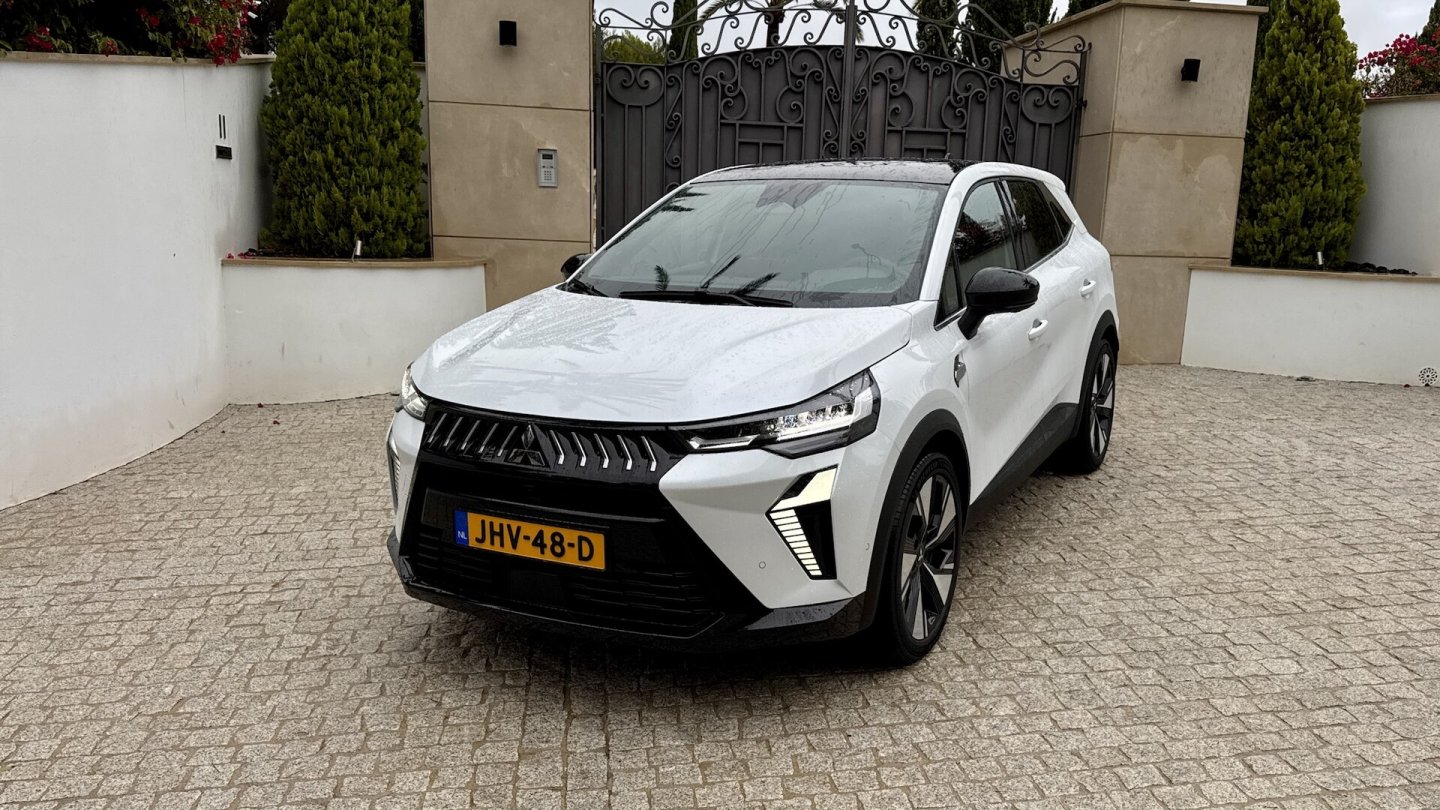 Keine optischen Unterschiede bis auf fehlende HEV-Embleme: Der Mitsubishi Grandis als Mildhybrid.