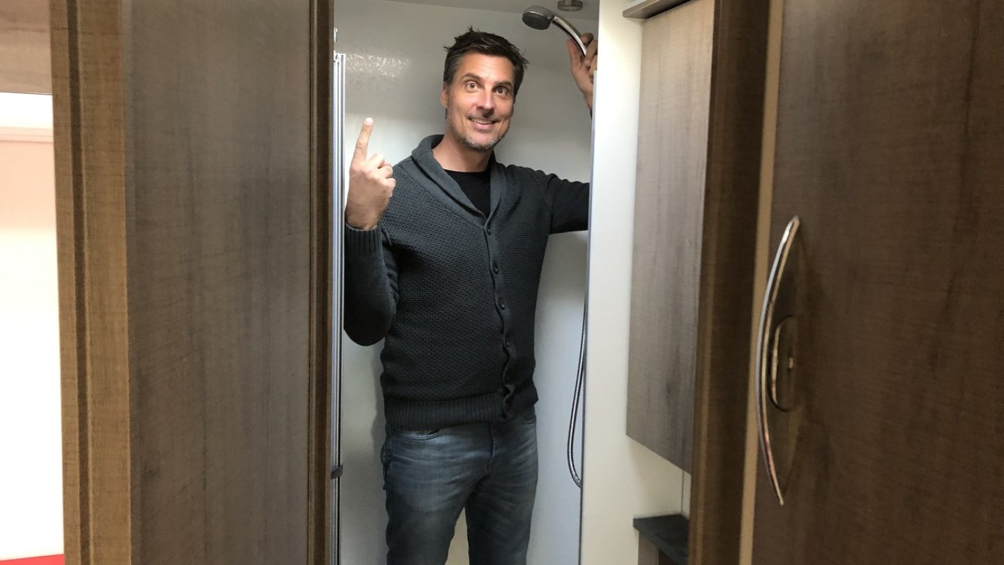 Die Stehhöhe überrascht selbst in der Dusche. Die Stehhöhe überrascht selbst in der Dusche.